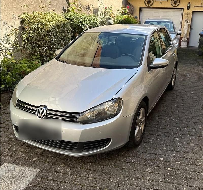 Silber Gebraucht 2010 VW Golf VI Comfortline Limousine | 6.950 € (Etwas zu teuer) - Bild 1/4