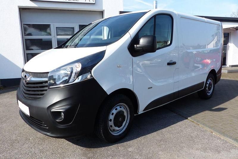 Gebraucht Opel Vivaro 121 PS (88 kW) 2018 Weiß Van / Kleinbus