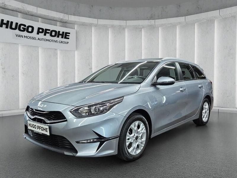 Gebraucht Kia Ceed Vision 120 PS (88 kW) 2023 (css) lunar silver m Kleinwagen