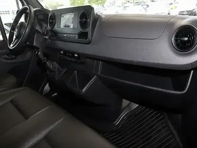 Używany Mercedes Sprinter 150 KM (110 kW) 2022 Biały Van