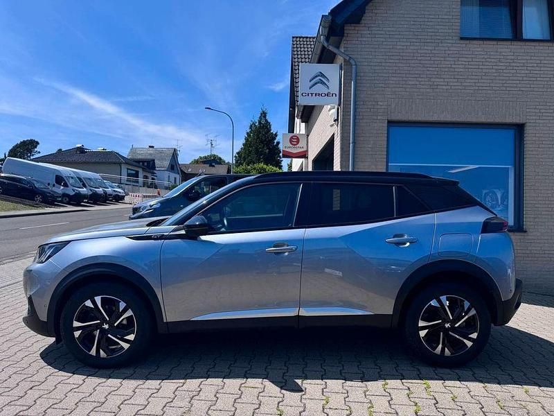 Silber Gebraucht 2021 Peugeot 2008 GT SUV | 20.850 € (Fairer Preis) - Bild 1/4