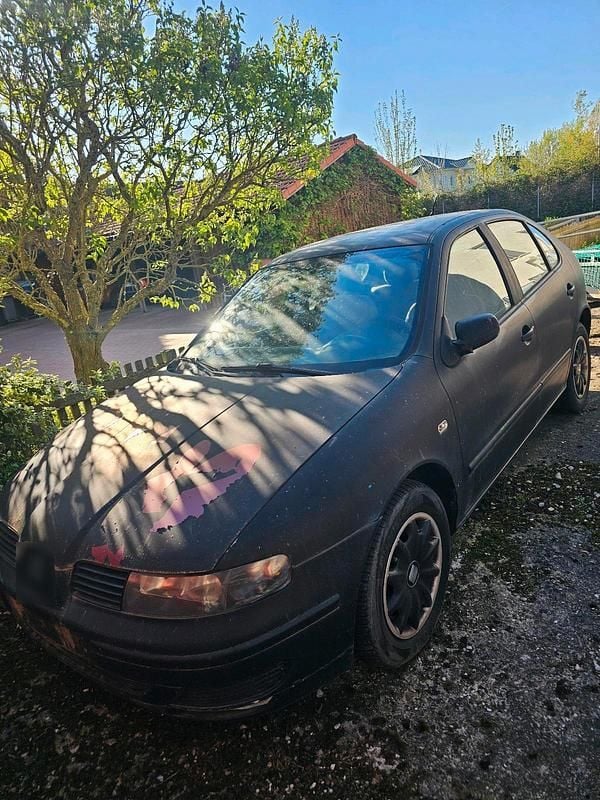 Usata Seat Leon 105 CV (77 kW) 2001 Andere farben Utilitaria