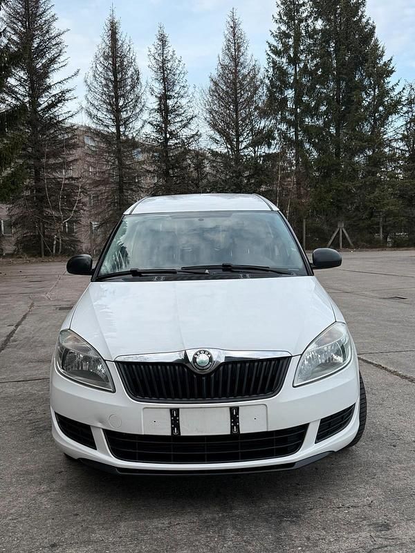Gebraucht Skoda Roomster 80 PS (58 kW) 2010 Weiß Van / Kleinbus