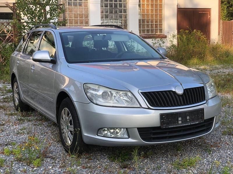 Silber Gebraucht 2009 Skoda Octavia Ambiente Kombi | 2.490 € - Bild 1/4