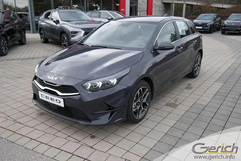 Gebraucht Kia Ceed Spirit 159 PS (116 kW) 2023 Pentametal metallic Kleinwagen