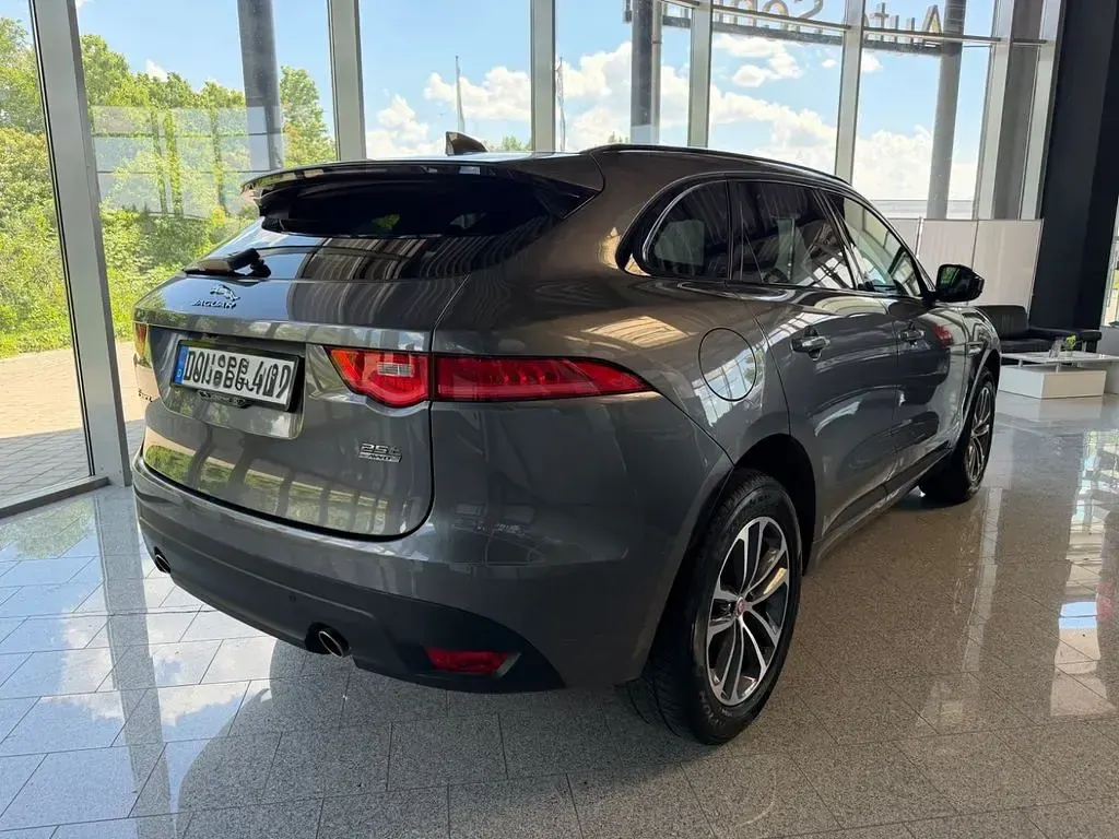 Gebraucht Jaguar F-Pace R-Sport 250 PS (183 kW) 2019 Corris grey SUV