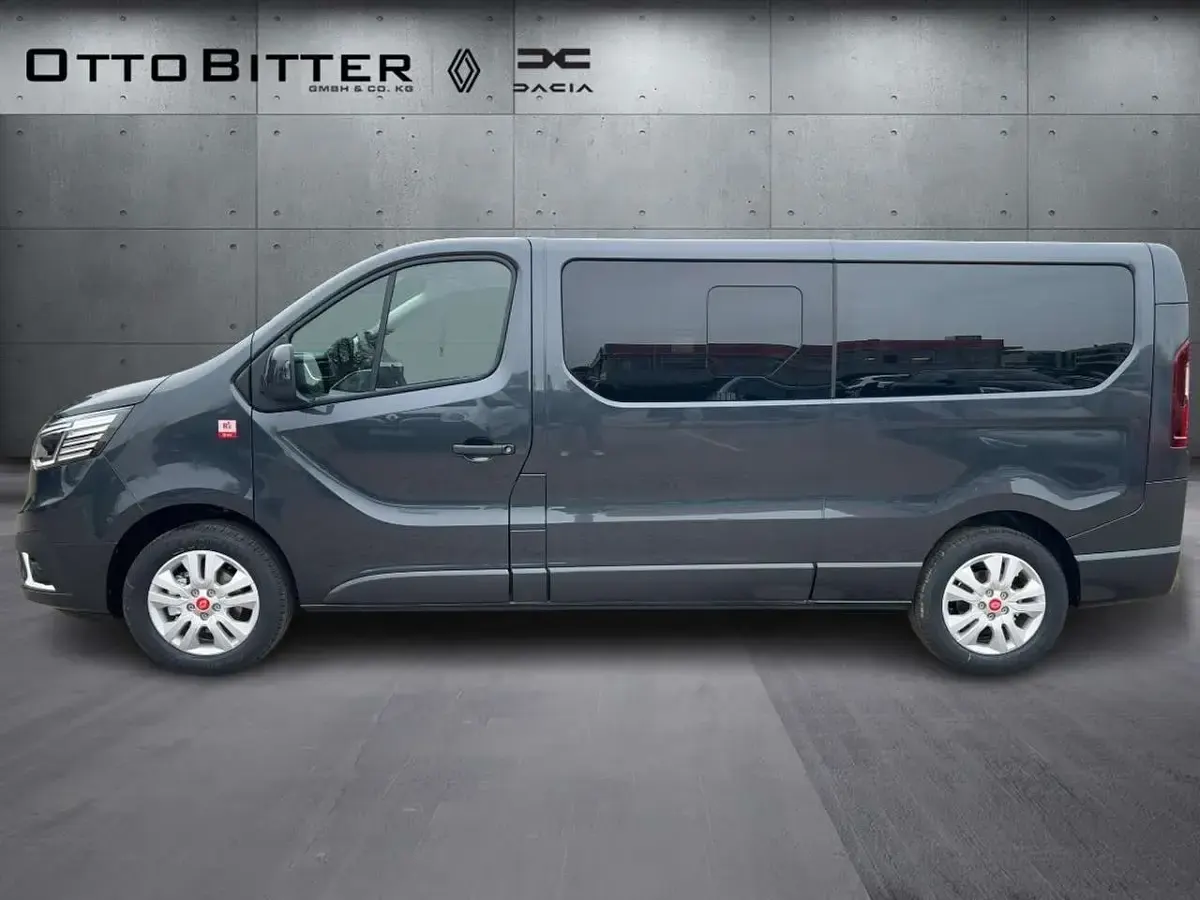 Neu Renault Trafic 150 PS (110 kW) 2026 Kometengrau Van / Kleinbus
