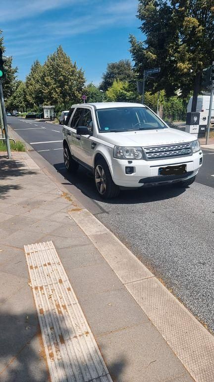 Weiß Gebraucht 2012 Land Rover Freelander 2 S SUV | 7.900 € (Guter Preis) - Bild 1/4