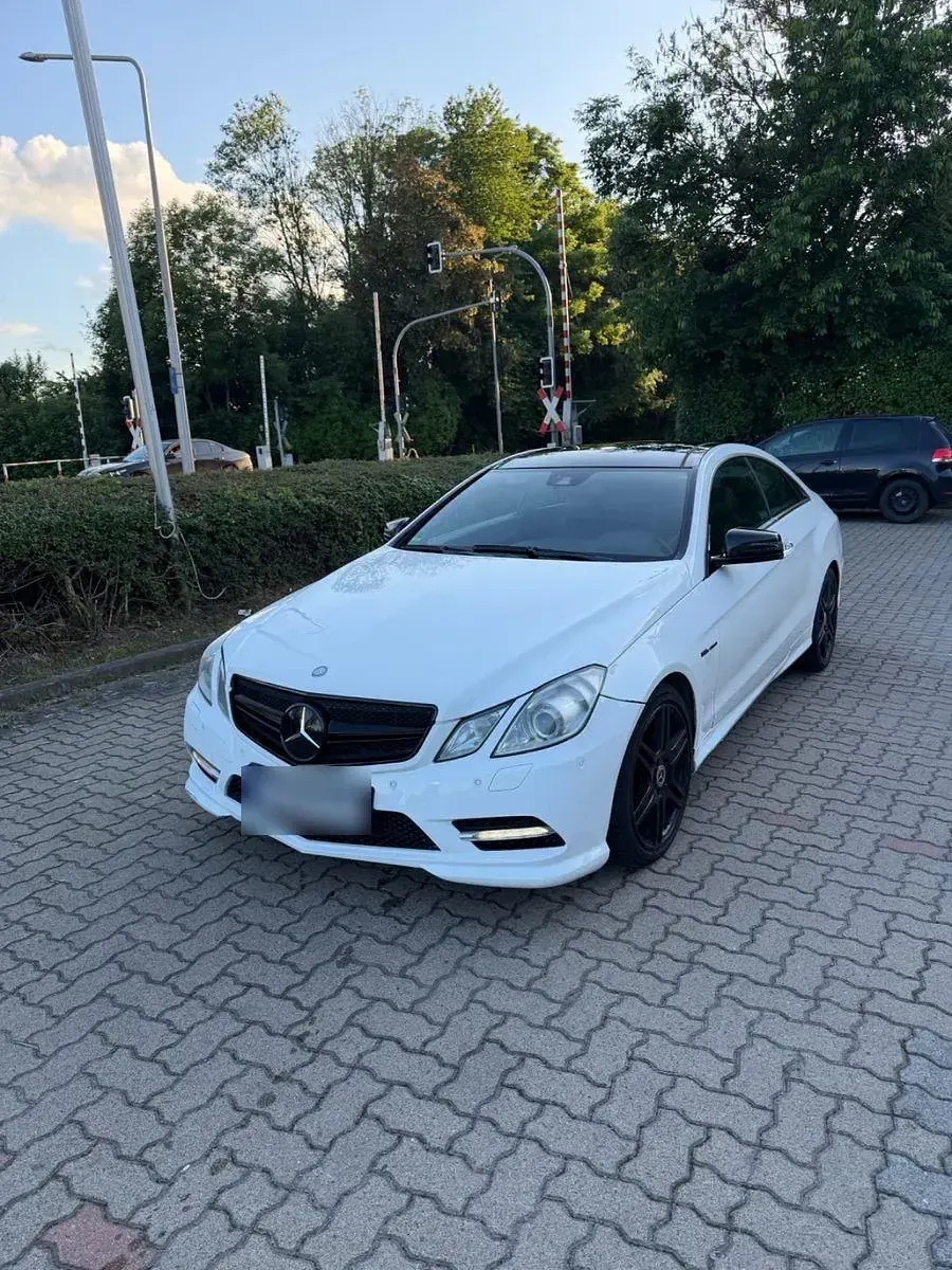 Gebraucht Mercedes E500 Avantgarde 408 PS (300 kW) 2012 Weiß Coupé