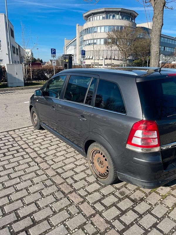 Gebraucht Opel Zafira 140 PS (102 kW) 2012 Grau Van / Kleinbus