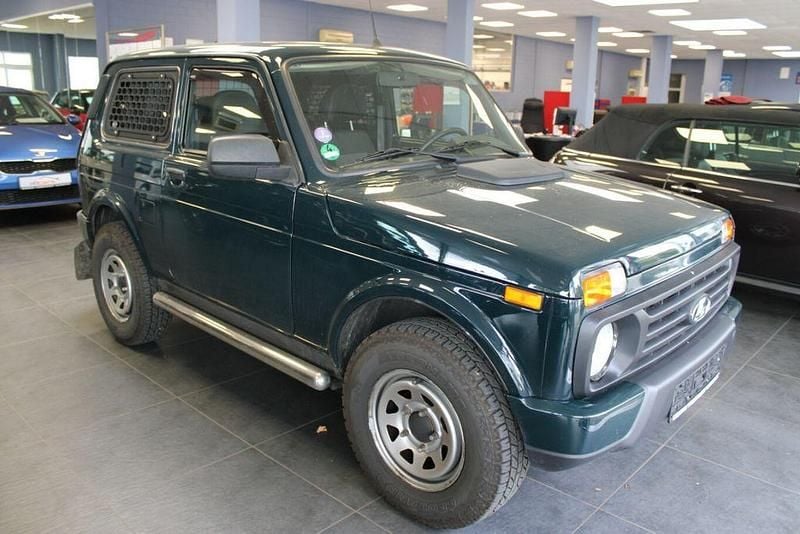 Grün Gebraucht 2019 Lada Urban SUV | 9.980 € (Guter Preis) - Bild 1/4