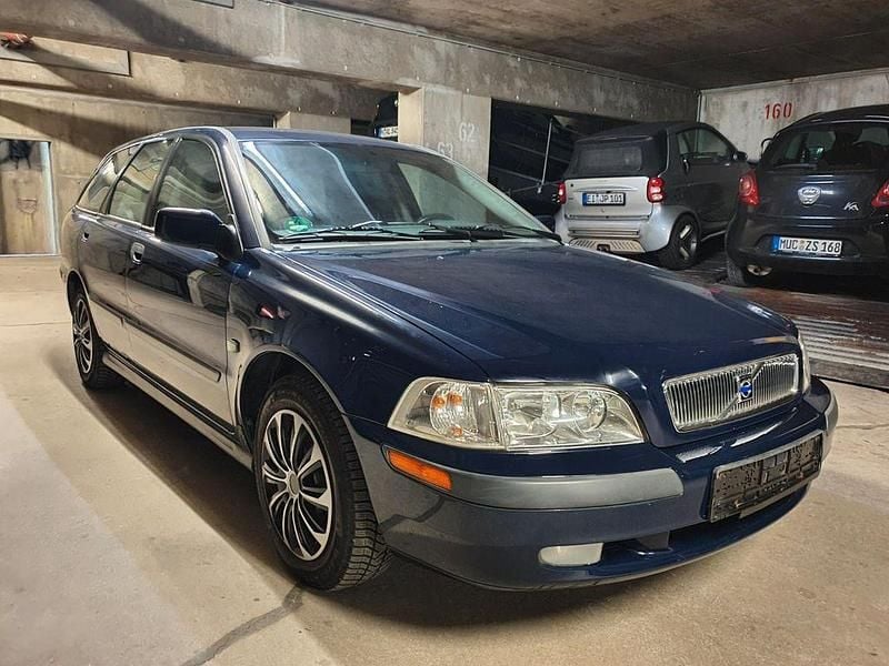 Blau Gebraucht 2000 Volvo V40 Kombi | 1.990 € (Guter Preis) - Bild 1/4