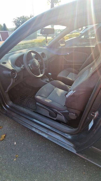 Grau Gebraucht 2006 Seat Ibiza Comfort Limousine | 900 € (Superpreis) - Bild 1/4