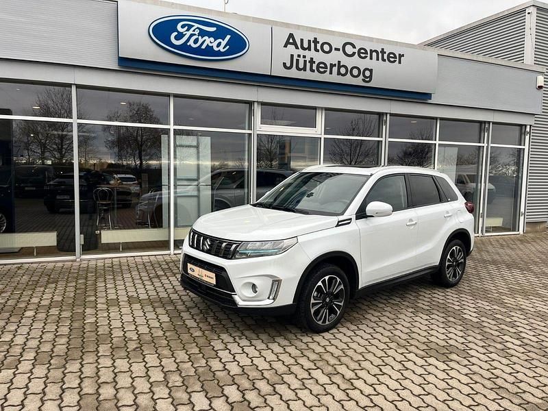 Weiß Gebraucht 2022 Suzuki Vitara Comfort+ SUV | 18.890 € (Fairer Preis) - Bild 1/4