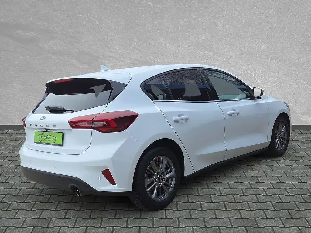 Gebraucht Ford Focus Titanium 125 PS (91 kW) 2024 Frostweiß Limousine