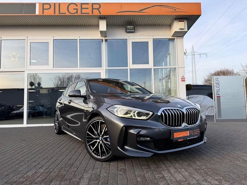 Grau Gebraucht 2021 BMW 118 M Sport Kleinwagen | 19.870 € (Fairer Preis) - Bild 1/4