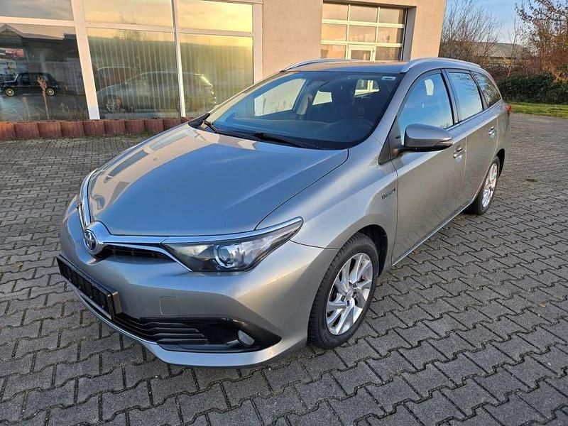 Gebraucht Toyota Auris Hybrid Design 136 PS (100 kW) 2016 Silber Kombi