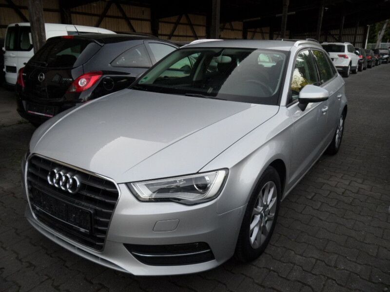 Silber Gebraucht 2013 Audi A3 Sportback Attraction Limousine | 7.999 € (Fairer Preis) - Bild 1/4