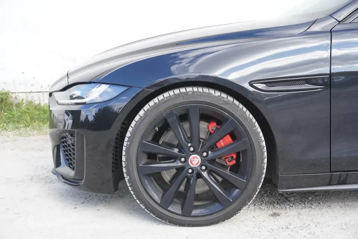 Gebraucht Jaguar XE R-Dynamic 204 PS (150 kW) 2023 Schwarz Limousine