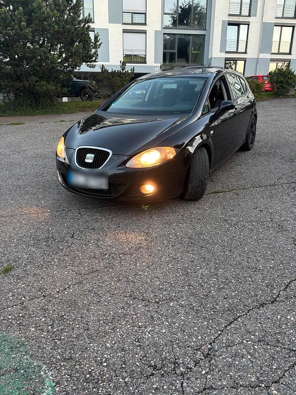 Schwarz Gebraucht 2009 Seat Leon Kleinwagen | 600 € - Bild 1/4