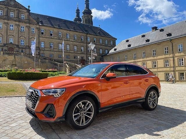 Orange Gebraucht 2023 Audi Q3 Sportback Ambiente SUV | 37.400 € (Guter Preis) - Bild 1/4