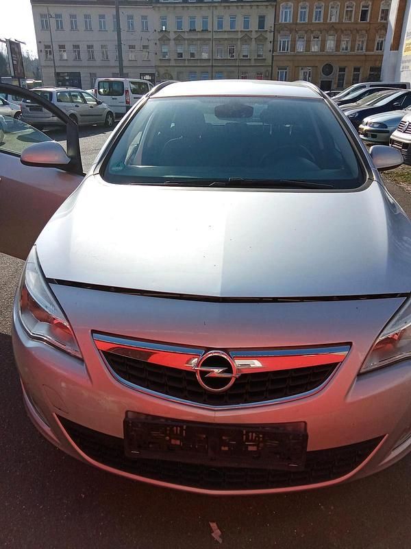 Gebraucht Opel Astra 110 PS (80 kW) 2012 Grau Kombi