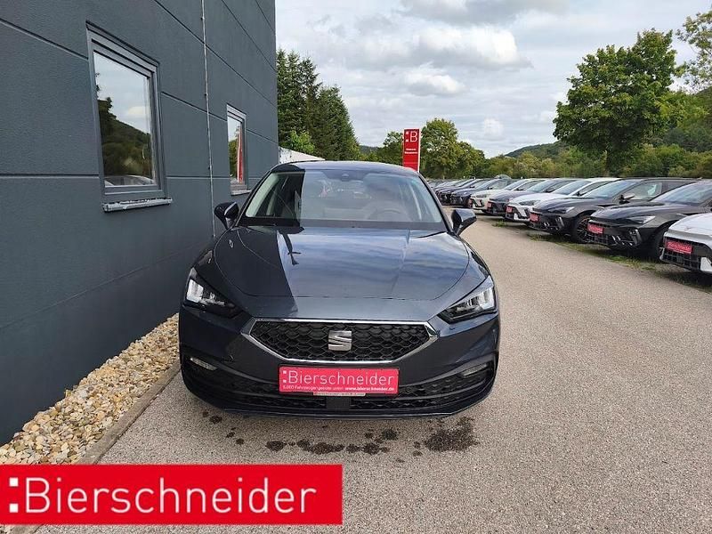 Weiss Gebraucht 2025 Seat Leon Limousine | 27.499 € (Fairer Preis) - Bild 1/4