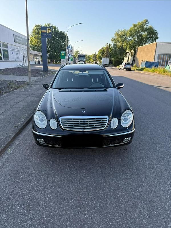 Schwarz Gebraucht 2004 Mercedes E200 Kombi | 3.800 € (Fairer Preis) - Bild 1/4