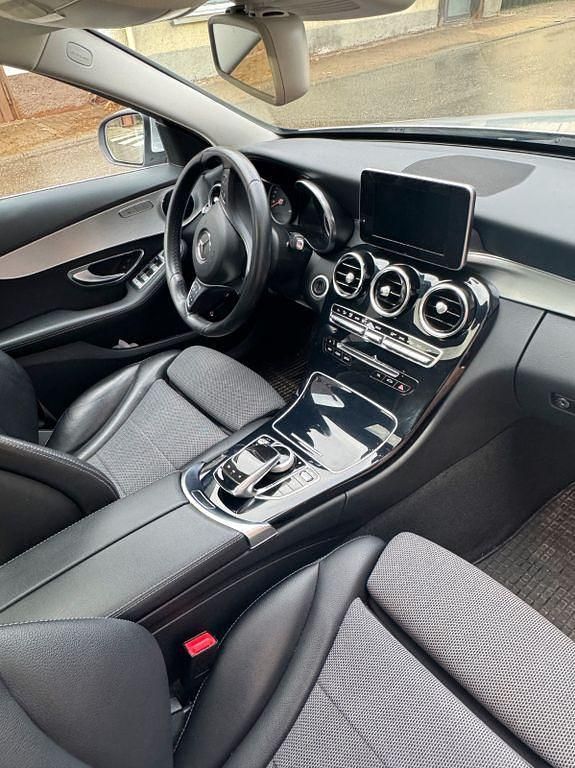 Silber Gebraucht 2017 Mercedes 200 Limousine | 21.000 € - Bild 1/4