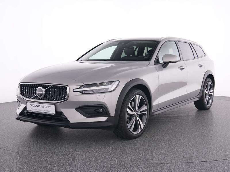 Gebraucht Volvo V60 CC Plus 197 PS (144 kW) 2023 Silver dawn / metallic Kombi
