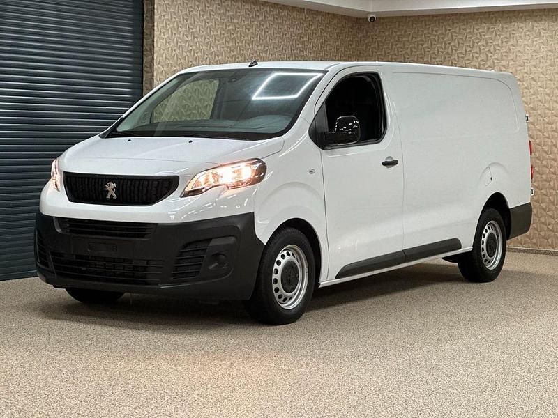 Neu Peugeot Expert 150 PS (110 kW) 2025 Weiß Van