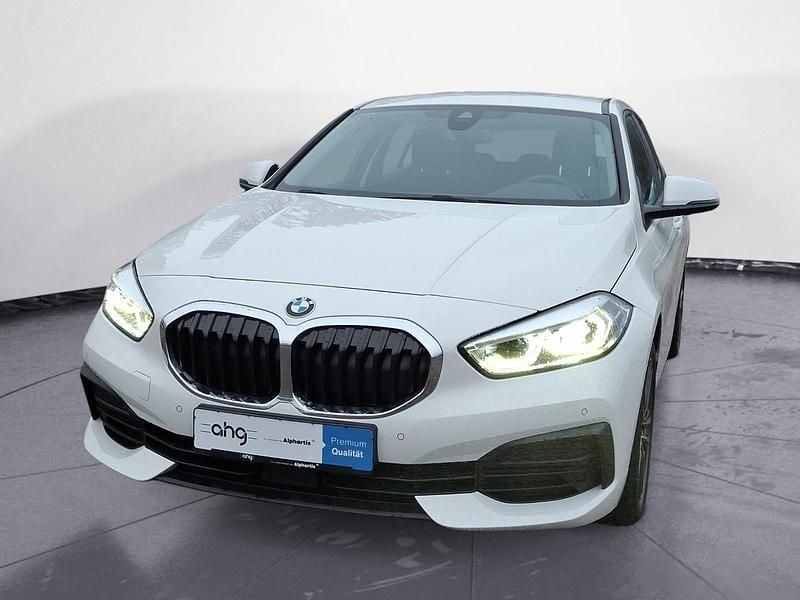Weiß Gebraucht 2021 BMW 118 Advantage Kleinwagen | 20.990 € (Guter Preis) - Bild 1/4
