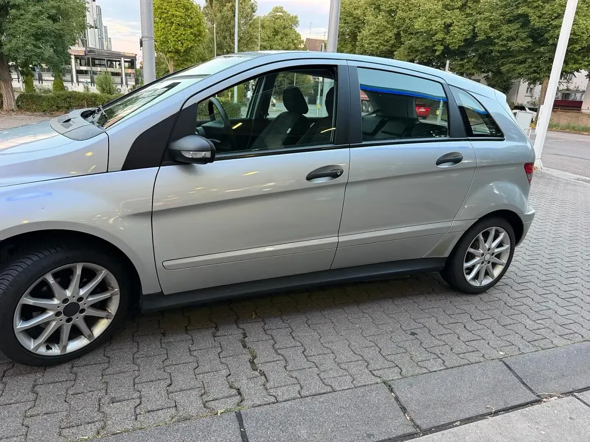 Gebraucht Mercedes B200 Avantgarde 136 PS (100 kW) 2007 Silber Van / Kleinbus