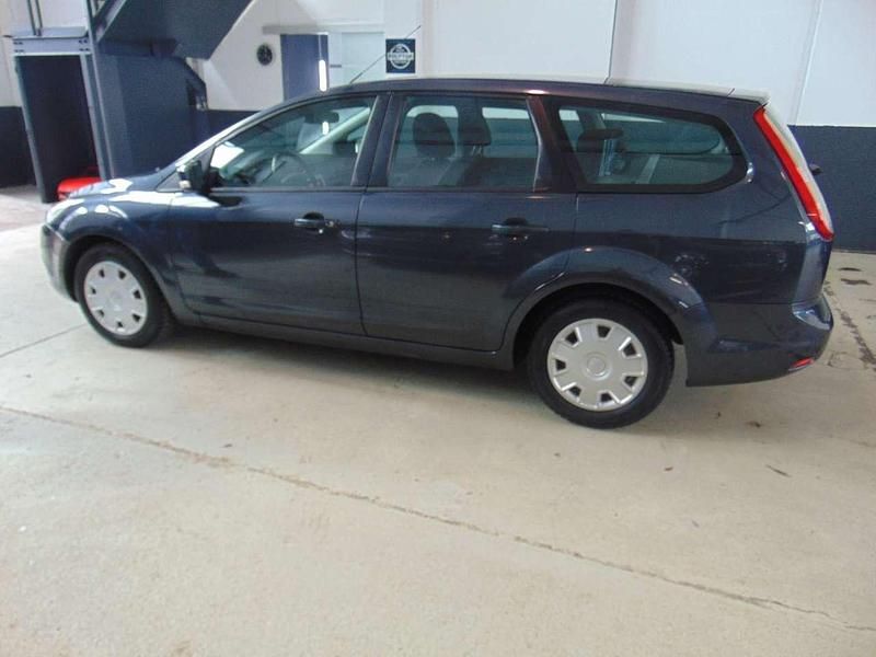 Gebraucht Ford Focus Style 101 PS (74 kW) 2010 Royalgrau met. Kombi