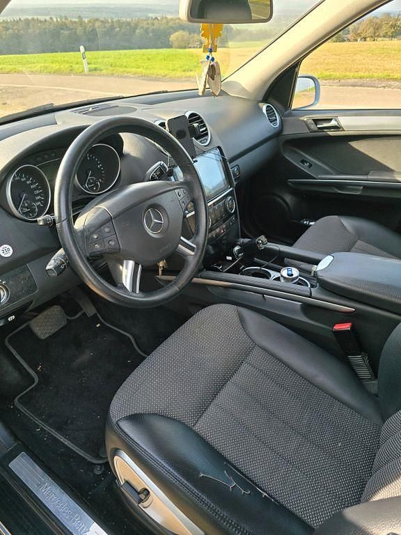 Blau Gebraucht 2008 Mercedes ML280 SUV | 9.900 € (Fairer Preis) - Bild 1/4