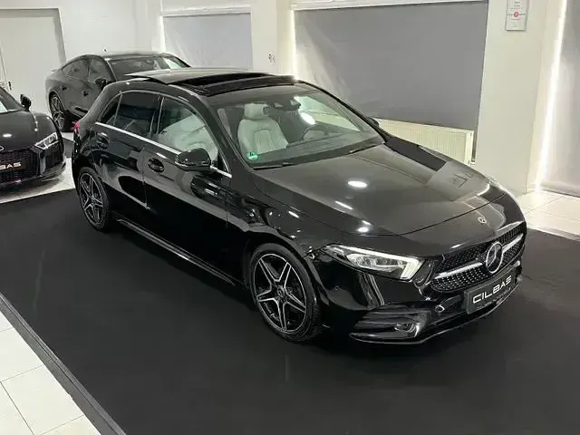 Gebraucht Mercedes A180 AMG line 116 PS (85 kW) 2018 Schwarz Limousine