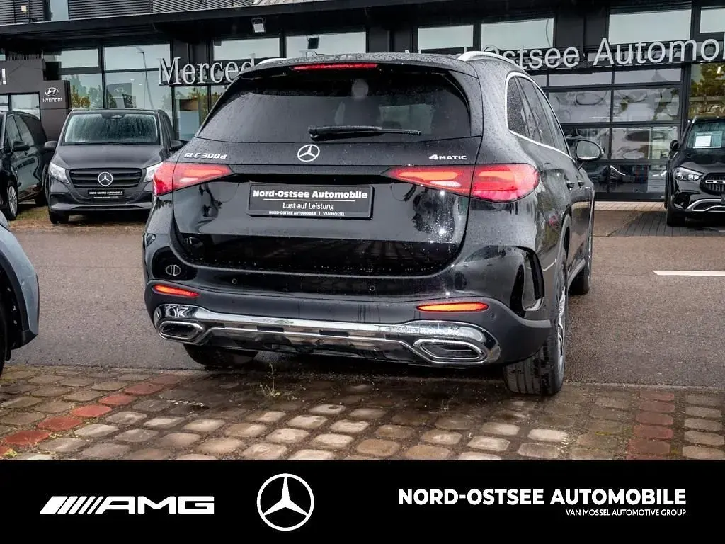 Gebraucht Mercedes GLC300 AMG 269 PS (197 kW) 2025 Obsidianschwarz metallic SUV