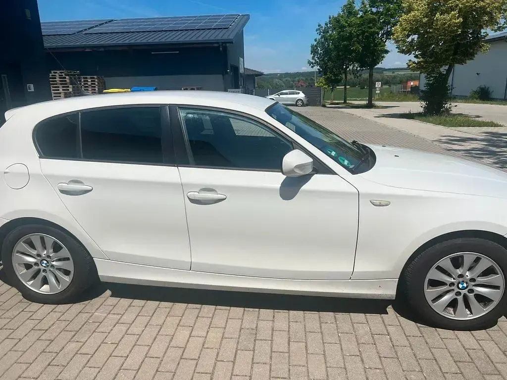 Gebraucht BMW 116 116 PS (85 kW) 2011 Weiß Kleinwagen