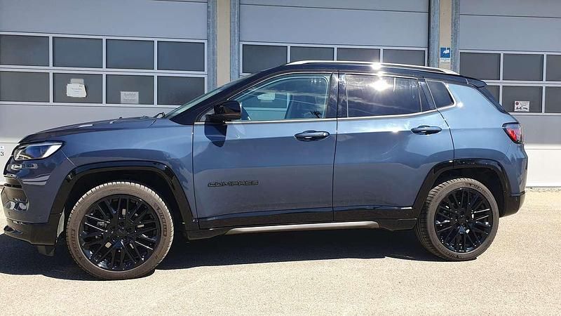 Second-hand Jeep Compass 131 CP (96 kW) 2023 Albastru SUV