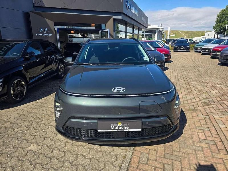 Neu Hyundai Kona Trend 150 kW (204 PS) 2025 Cypress green / met SUV