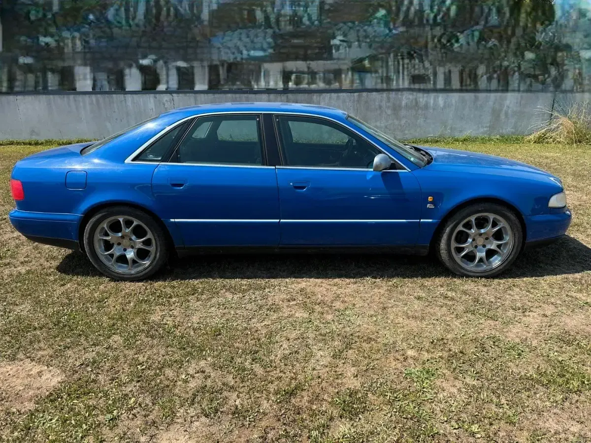 Gebraucht Audi A8 230 PS (169 kW) 1997 Blau Limousine