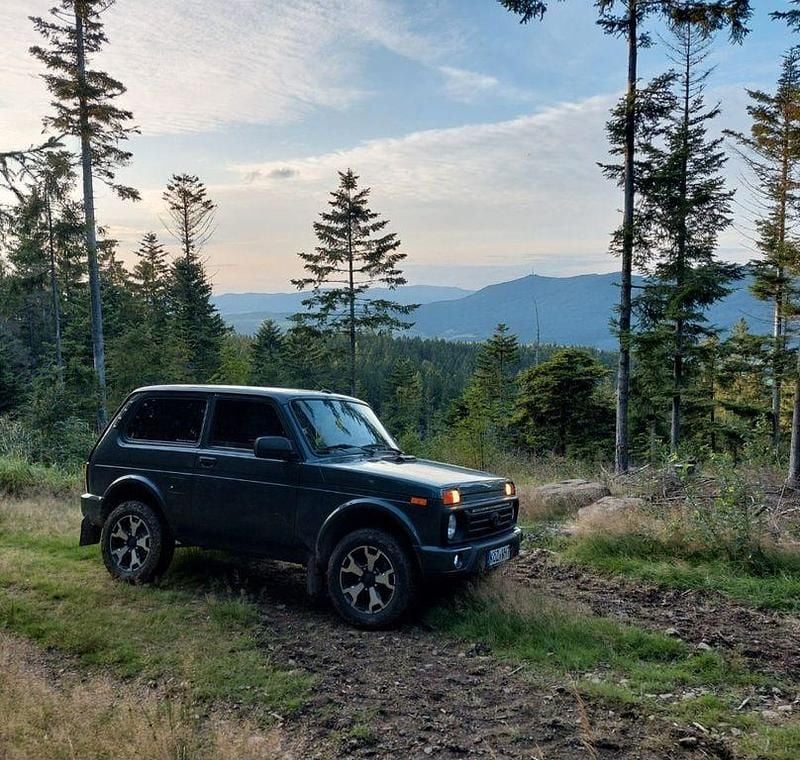 Gebraucht Lada niva 83 PS (61 kW) 2022 Grau SUV