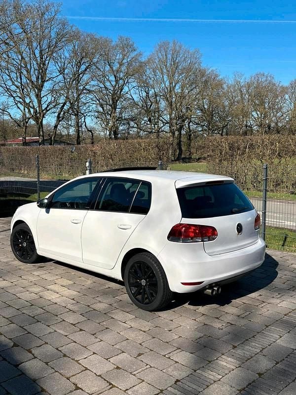 Gebraucht VW Golf VI 122 PS (89 kW) 2011 Weiß Kleinwagen