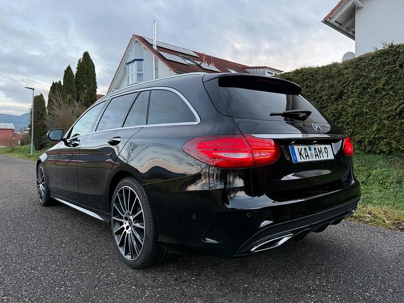 Schwarz Gebraucht 2016 Mercedes C220 AMG Kombi | 14.000 € (Etwas zu teuer) - Bild 1/4