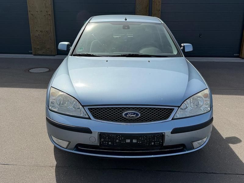 Gebraucht Ford Mondeo 125 PS (91 kW) 2004 Blau Limousine
