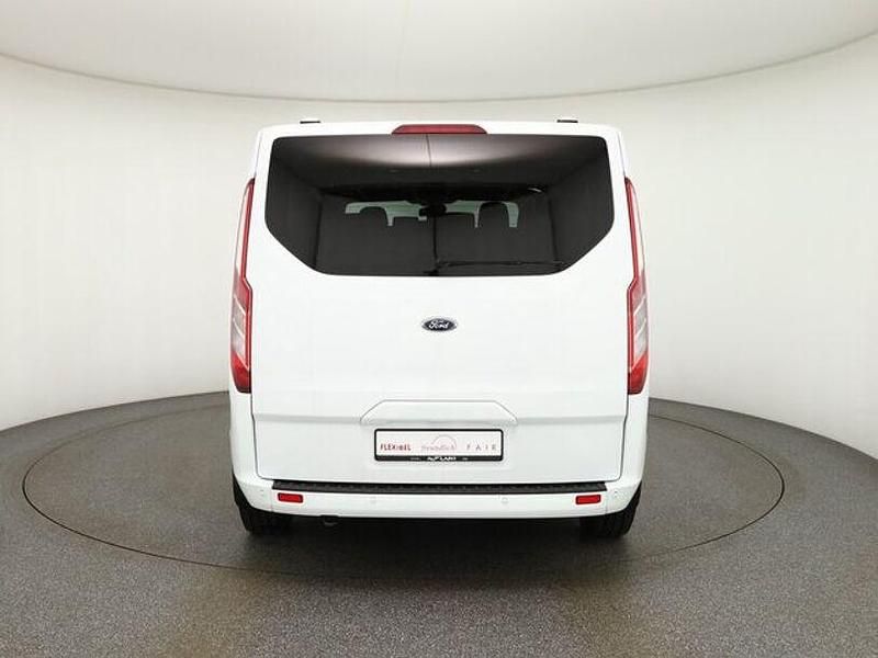 Gebraucht Ford Tourneo Trend 131 PS (96 kW) 2021 Weiß Van / Kleinbus