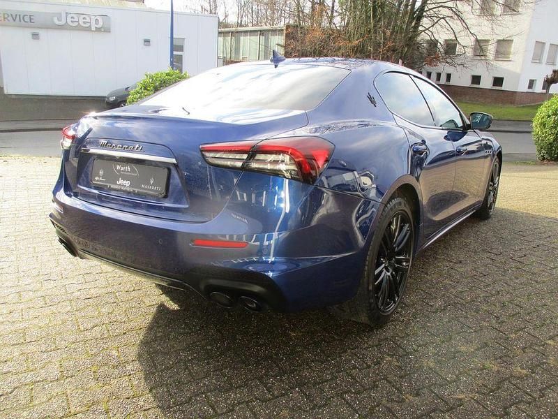 Gebraucht Maserati Ghibli 349 PS (256 kW) 2022 Blau Limousine