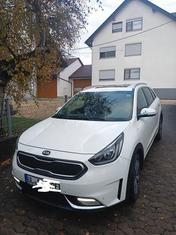 Weiß Gebraucht 2018 Kia Niro Spirit SUV | 16.400 € (Fairer Preis) - Bild 1/4