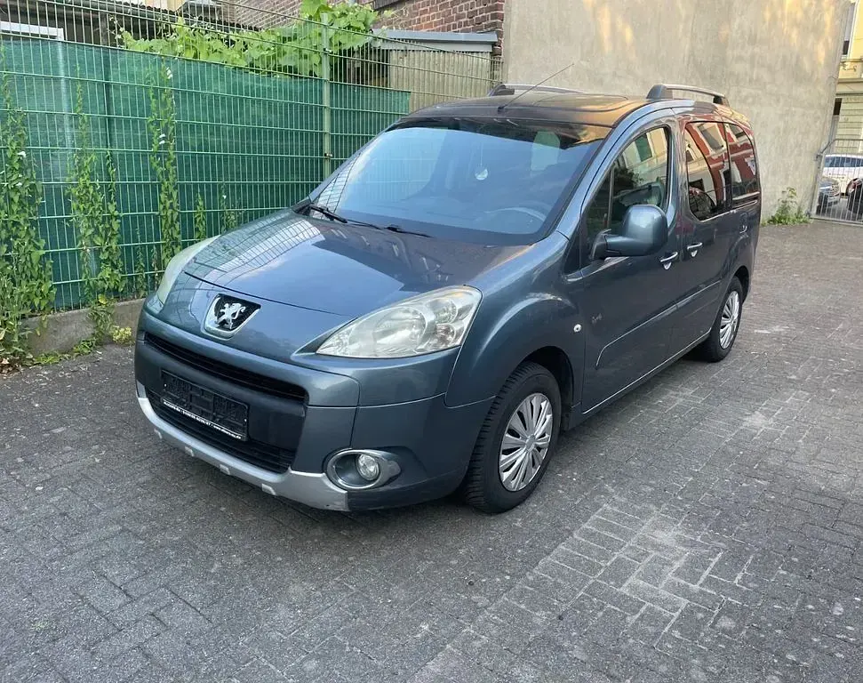 Gebraucht Peugeot Partner Tepee Family 111 PS (81 kW) 2012 Grau Van / Kleinbus