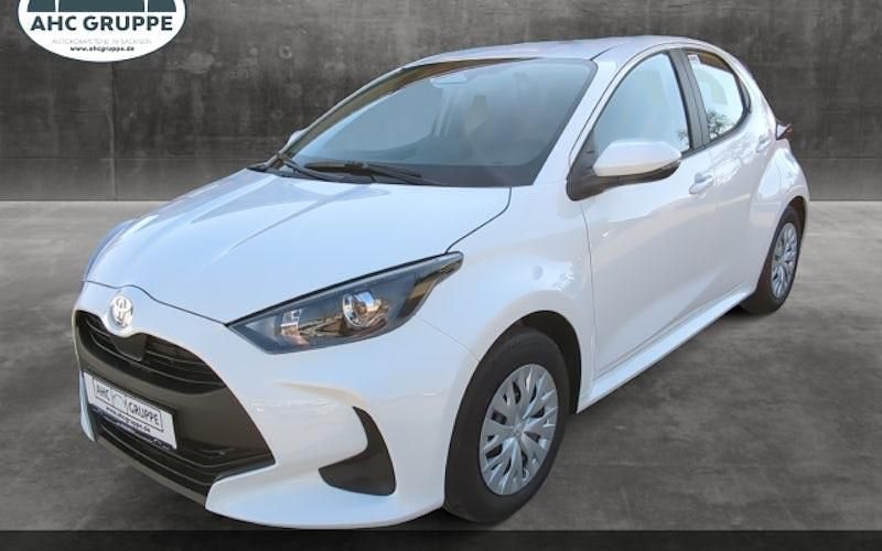 Neu Toyota Yaris Hybrid Business Edition 116 PS (85 kW) 2025 Weiß Limousine